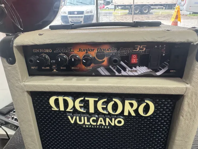Amplificador p violão meteoro Space Júnior Doublé 35 p violão 
