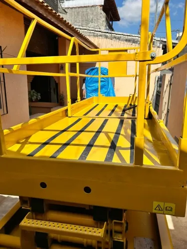 Plataforma elevatória eletrica Haulotte Compact 10 , aceita troca carro 