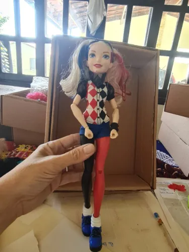 Boneca Arlequina Mattel possui a marretinha