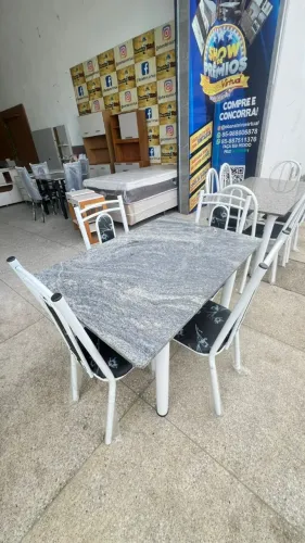 "Design Moderno e Aconchego: Conjunto de Mesa Ônix com 4 Cadeiras e Encosto Ergonômico"