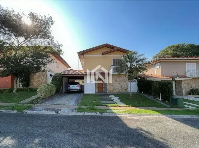 Casa à venda condomínio Carmel.
