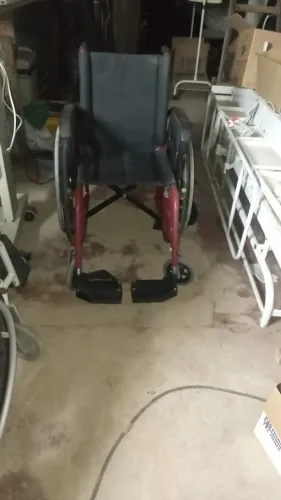 Cadeira de rodas em Alumínio, Dobrável rodas destacáveis ótimo estado, bem conservada