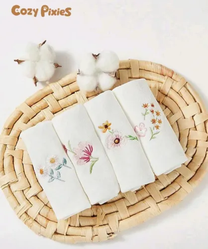 Conjunto de 4 Babadores Bordados Cozy Pixies Flores