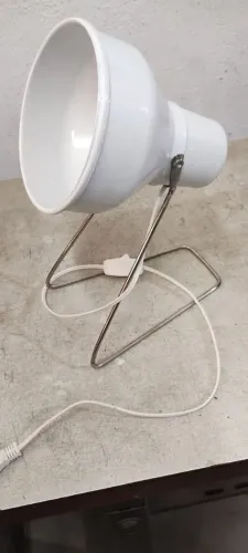 Luminária de mesa branca