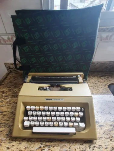 Vendo máquina de datilografia 