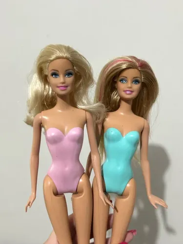 Barbies 