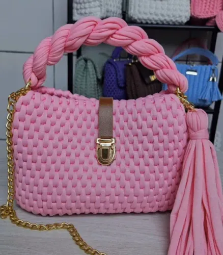 Bolsa de Ombro Rosa em Crochê