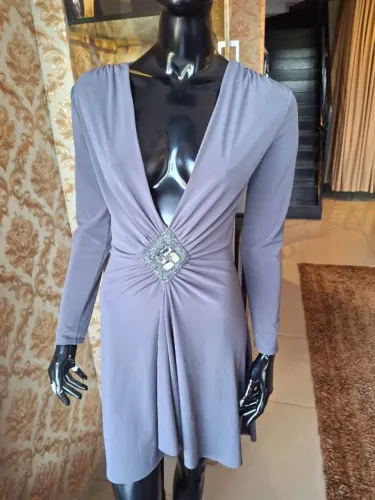 Vestido NOVO da designer ELISE RYAN