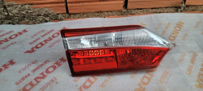 Lanterna Tampa esquerda Corolla  comLED 15/17 com led Original 