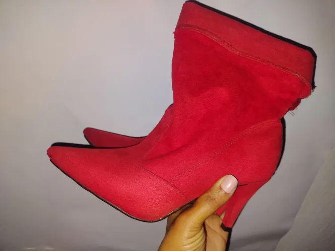 Bota Feminina Vermelha Salto Fino