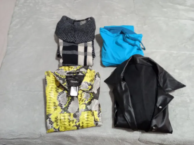 Roupas Femininas - Jaquetas e Blusa