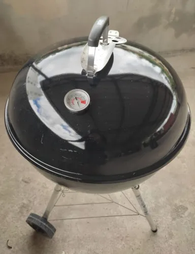 Churrascaria a carvão redonda compact Weber 
