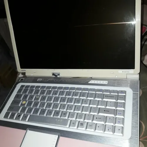 Notebook Gateway com defeito,para retirar peças 