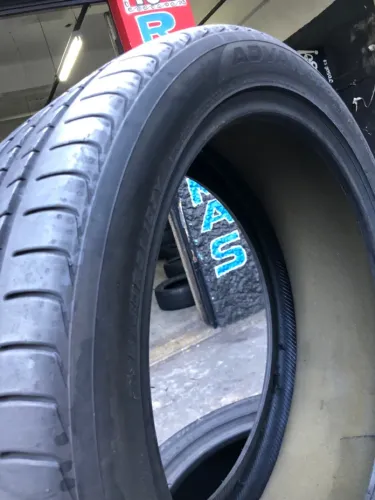 Pneu 275/40/21 Yokohama Advan por 1000$ seminovo peça única