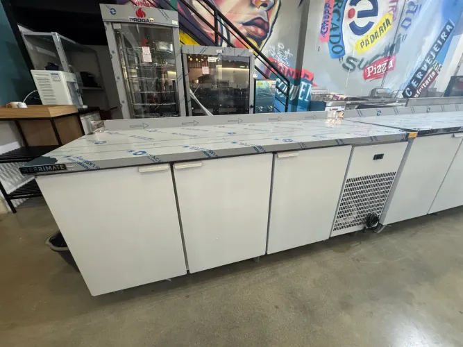 Balcão serviço refrigerado 2,00 metros com 3 portas Novo 