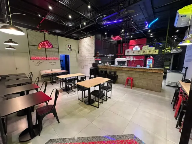 Vendo pizzaria no centro da cidade.