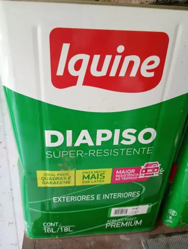 Vendo latão de tinta concreto
