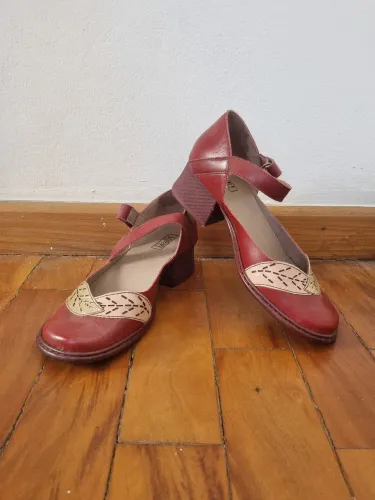 Sapato boneca couro vermelho 