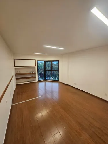 Aluga-se 2 Ótimas Salas Comerciais Conjuntas de Canto c/ Garagem - Vista Livre p/ Parque