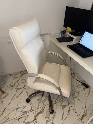 Cadeira De Escritório Ergonômica Couro Encosto Ajustável Com Trava Cor Branco