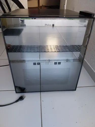 Adega "Philco 16 garrafas"