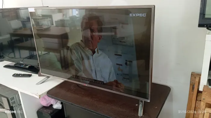 Vendo Tv smart 42 polegadas LG 