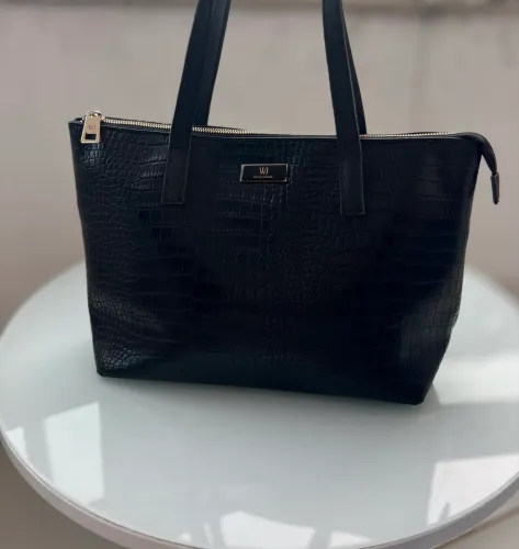 Bolsa Wj preta, grande. 99,00.