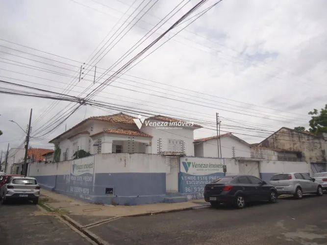 PRÉDIO COMERCIAL DE ESQUINA NO CENTRO SUL DE TERESINA A VENDA.