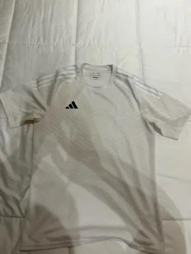 Camiseta adidas M semi usada