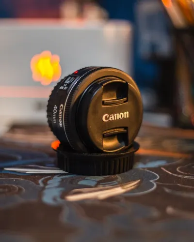 Lente Canon EF 40mm f/2.8 STM - Full Frame - Autofoco - Excelente