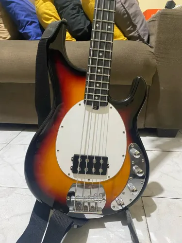 Baixo Tagima 4 cordas MusicMan