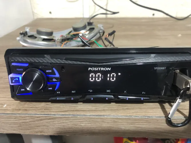 Som automotivo Pósitron