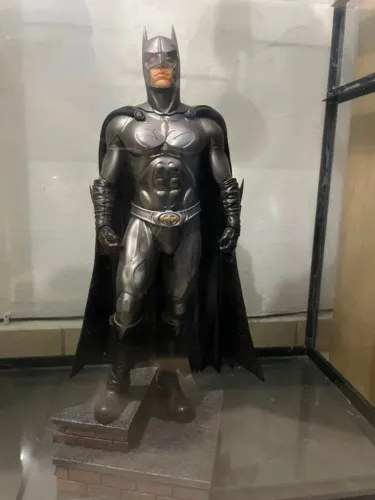 Batman forever em 3d em resina e plástico escala 1/4.