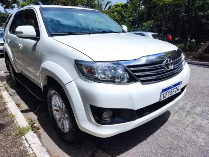 Toyota Hilux SW4 SR 4X2 2.7/2.7 Flex 16V Mec. 2013
