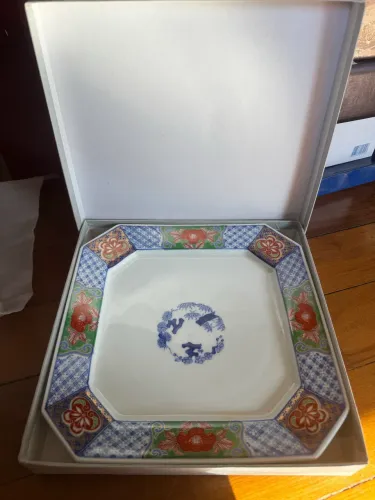 Prato Decorativo de Porcelana Japonesa - Estilo Clássico / Imari - Peça Única na Caixa