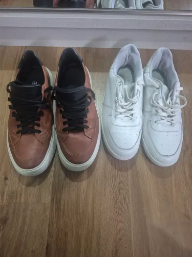 Dois sapatos tamanho 43/44 