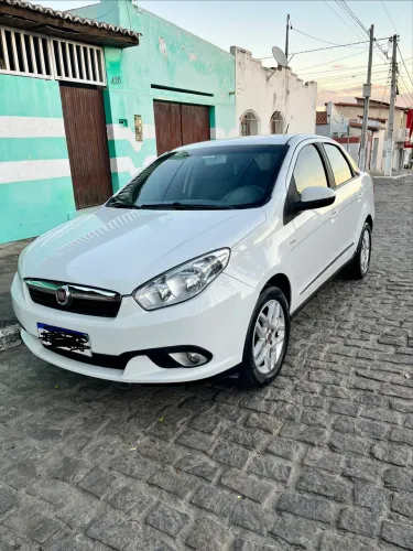 Fiat Grand Siena Essence Dual. 1.6 Flex 16V 2014