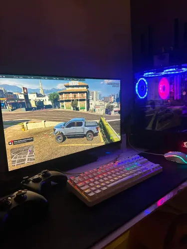 Pc gamer, 4 meses de uso <br>Aceito troca em iPhone do mesmo valor