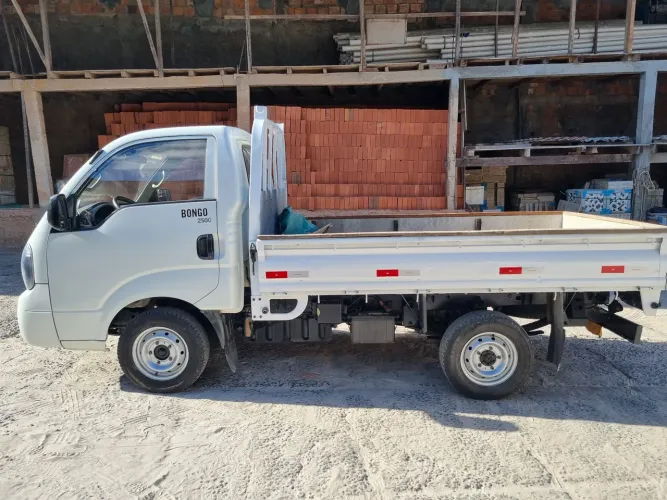 Kia Motors Bongo K-2500 2.5 4X2 TB Diesel 2017
