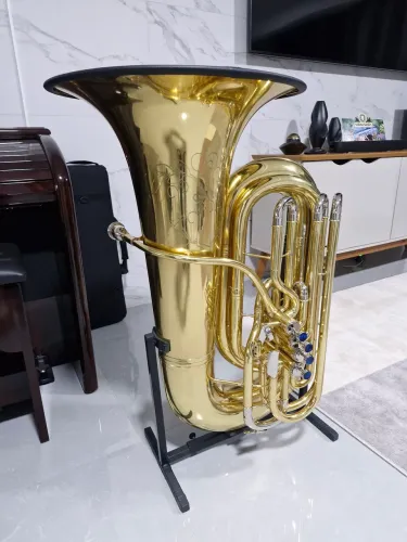 Tuba Conn 4 Pistos Frontal