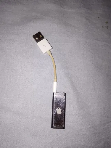 ipod shuffle 3a geração a1271 + cabo apple OBS FUNCIONA PERFEITAMENTE (NEGOCIÁVEL)