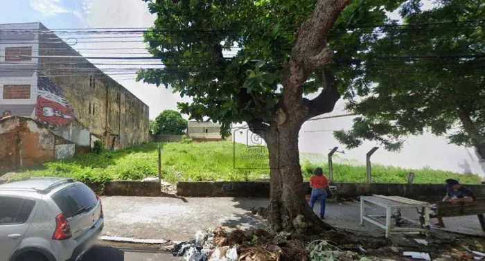 Terreno à venda no Alecrim com 1.178,88 m² em localização estratégica para investimento -