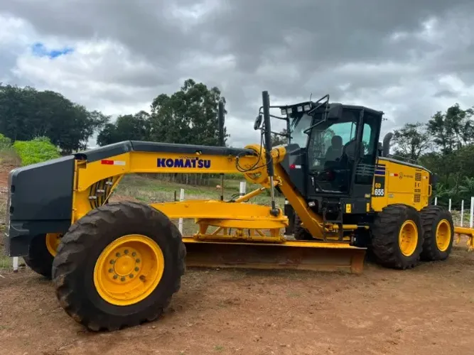 Motoniveladora Komatsu GD655