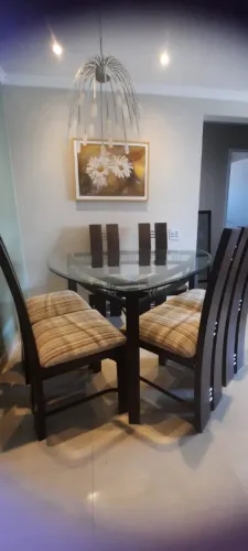 Mesa e 6 cadeiras 