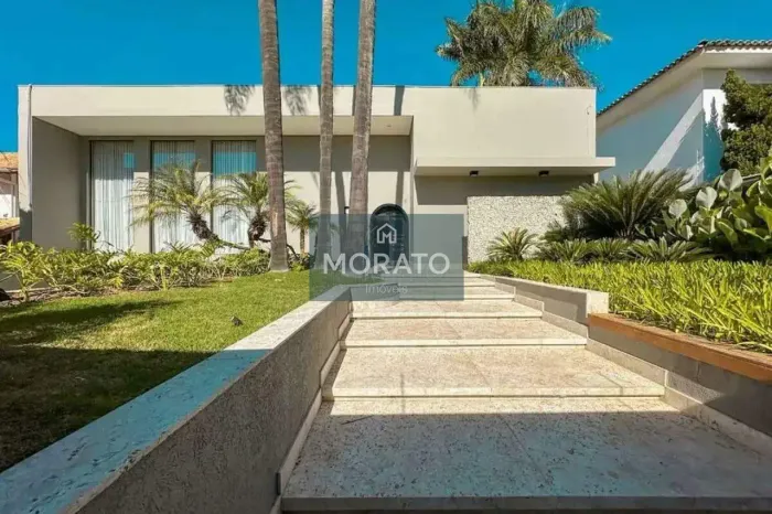 Casa com 4 quartos sendo 4 suítes com 8 vagas no bairro Bandeirantes.