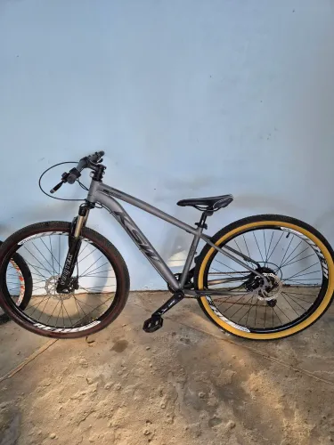 Bicicleta aro 29 quadro 15 KSW freio a disco hidráulico