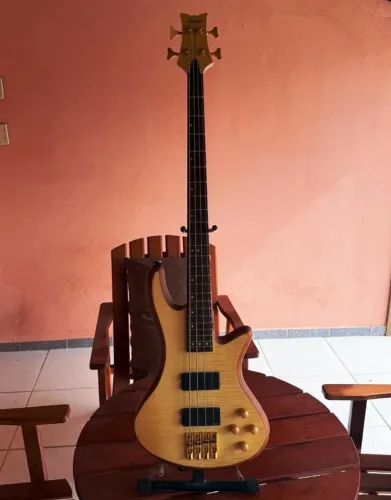 Baixo Schecter Stiletto Custom-4 Diamond Series 2017