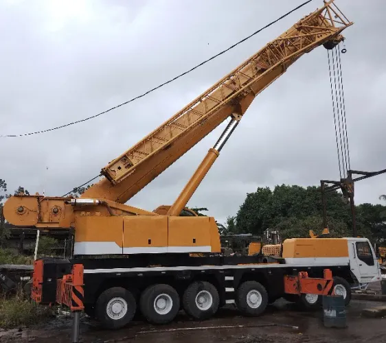 Oportunidade Guindaste XCMG QY - 130 Ton - Ano: 2011
