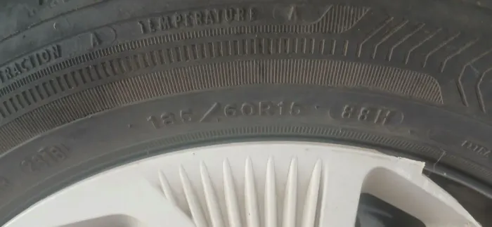 02 Pneus 185 60 15 goodyear eficiente gripe