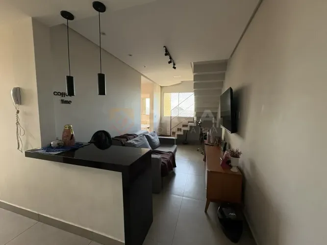 PORTEIRA FECHADA: Apartamento Cobertura 2 Quartos Cond. Vila da Serra